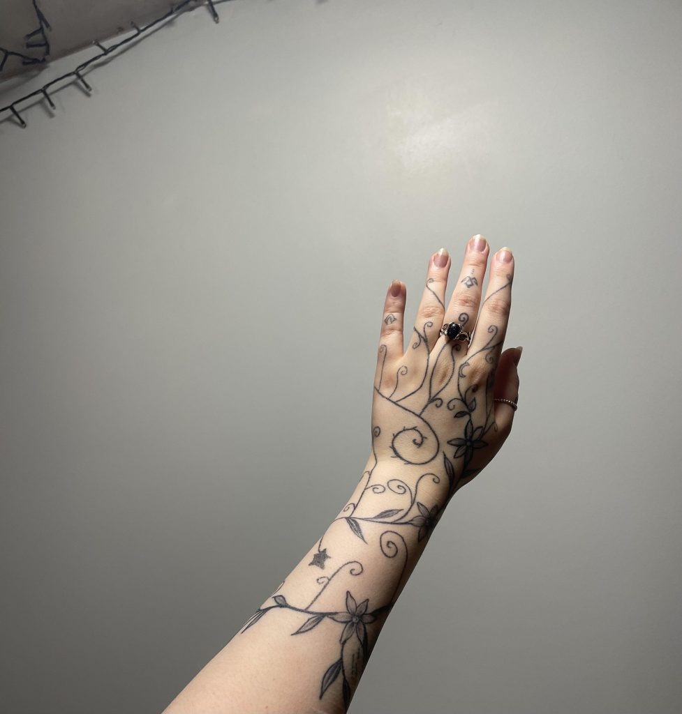 Feyre's Hand Tattoos - Floral and Vine Design Tattoo Design