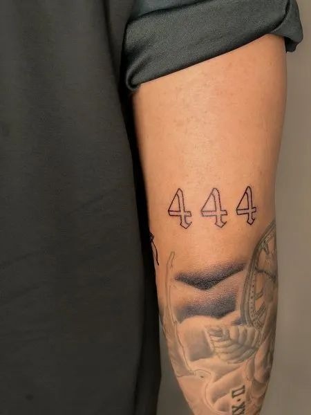 This 444 tattoo is all about clean detail and refined lines.
