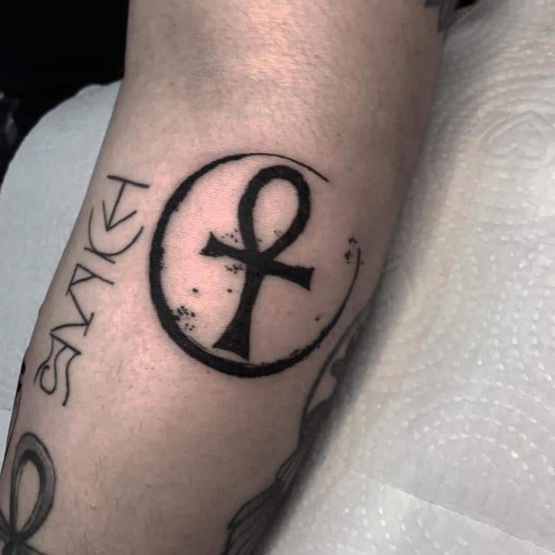Ankh in Grunge Circle Tattoo Design