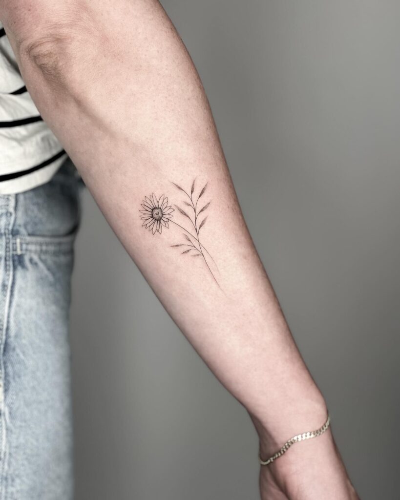 Realistic Single Daisy Tattoo Tattoo Design