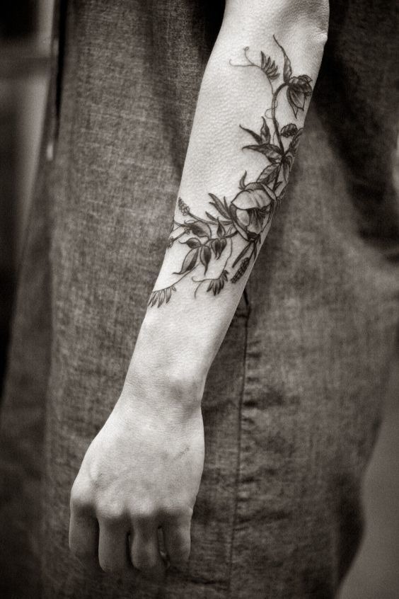 WONDERFUL FLORAL ARM TATTOO Tattoo Design