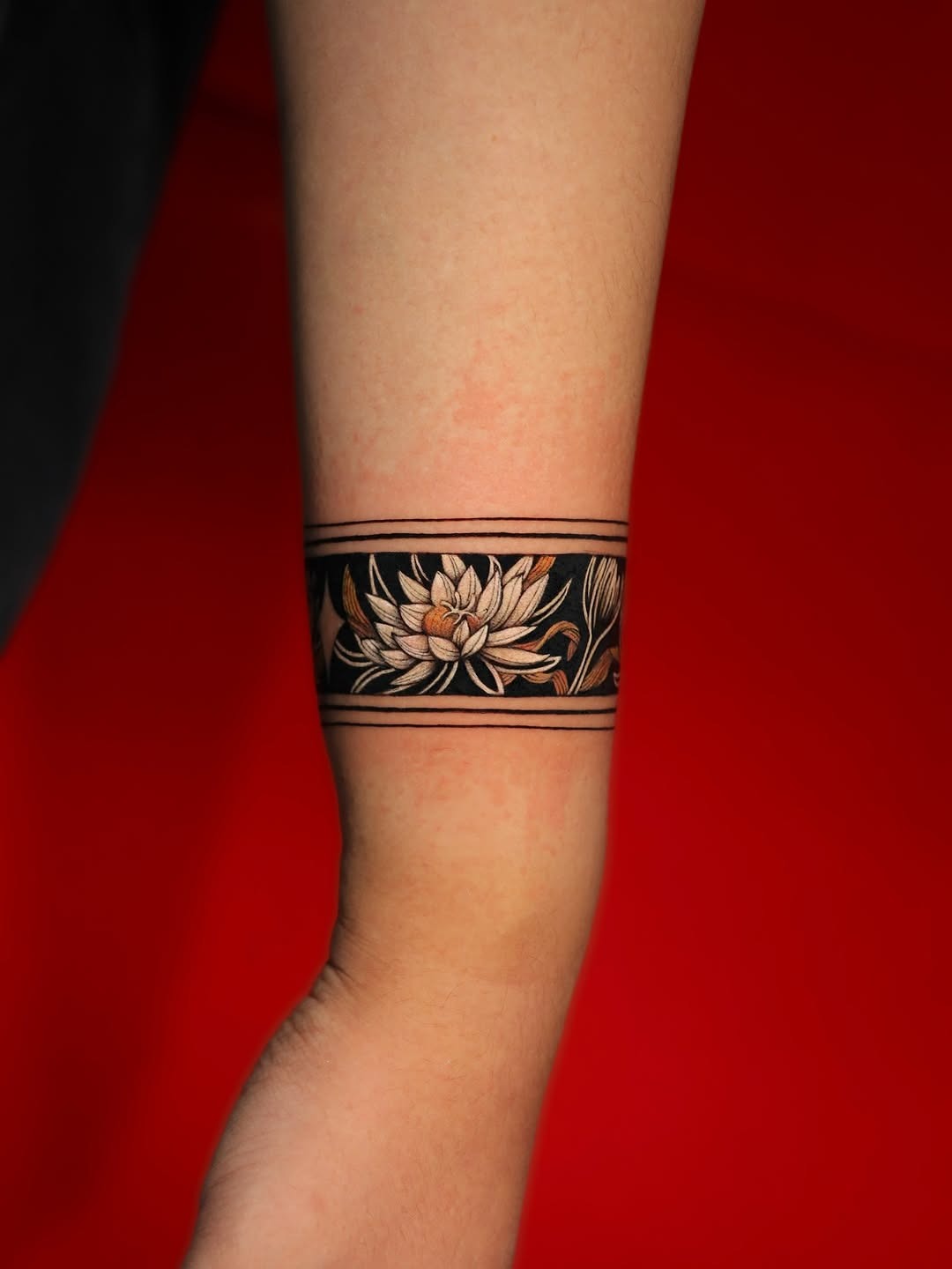 Elegant armband tattoo featuring delicate lotus flowers Tattoo Design