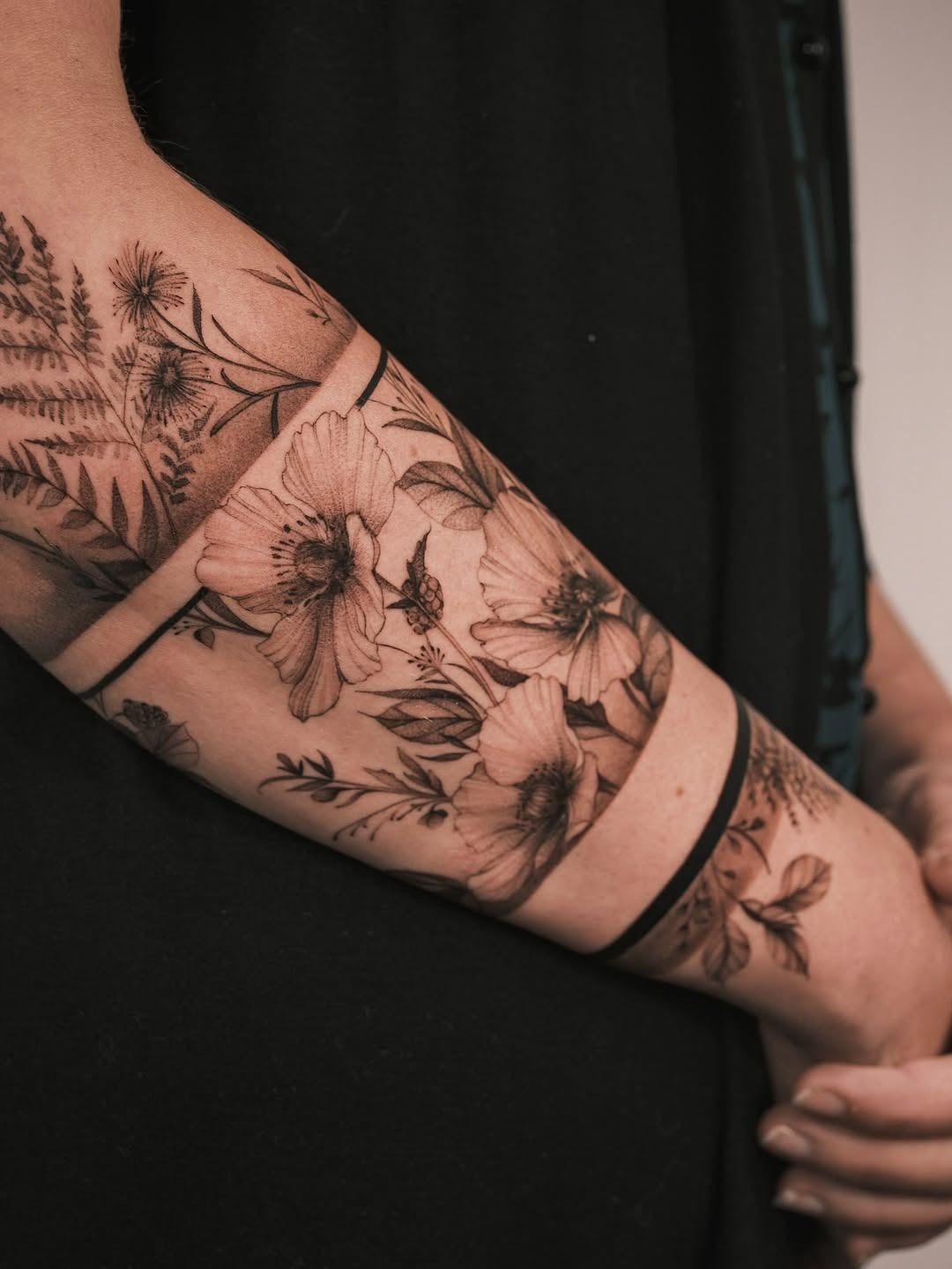 Elegant floral armband tattoo design inspiration Tattoo Design