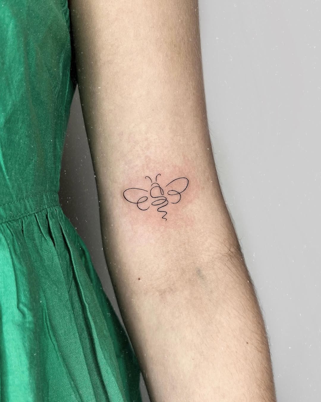 Minimalist bee tattoo with elegant line art Tattoo Design