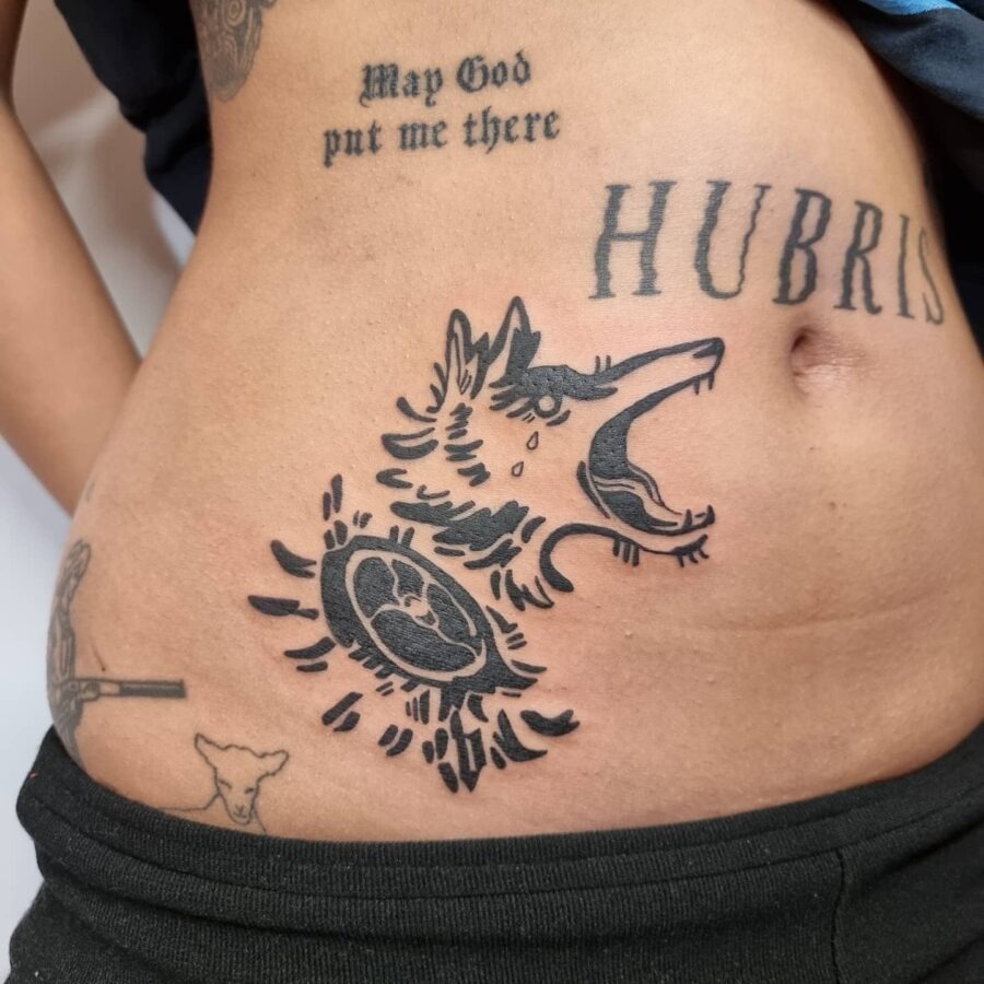 This striking belly tattoo features a wolf howling, capturing a sense of power and ferocity.