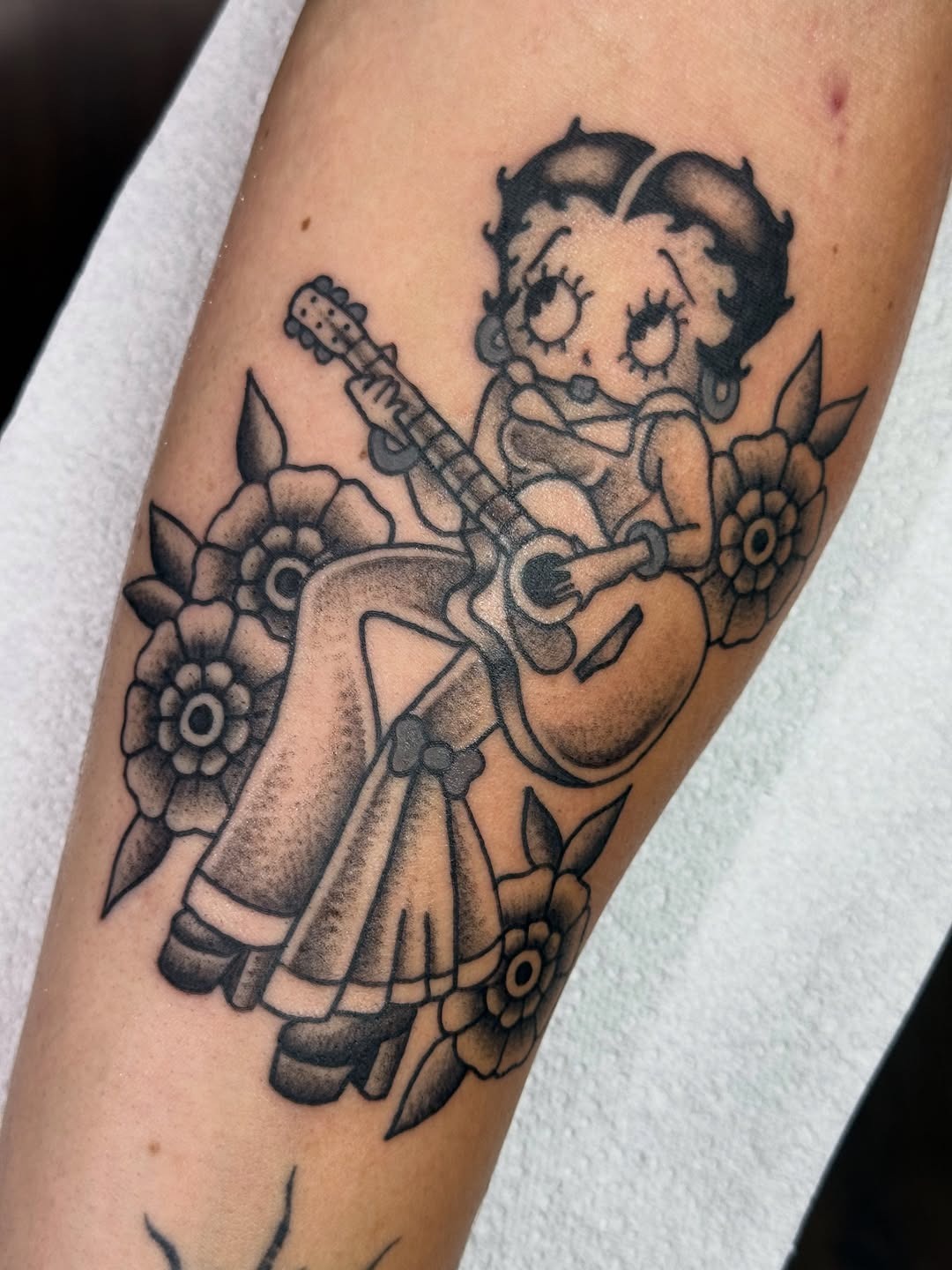 Charming Betty Boop Playing Guitar Tattoo Tattoo Design