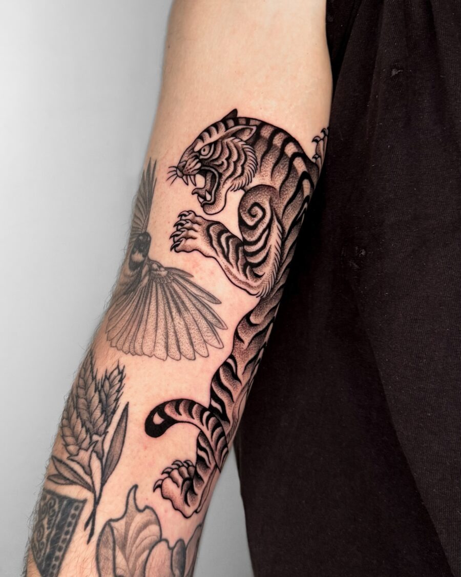 Stunning Flower-Inspired Biceps Tattoo Design Tattoo Design