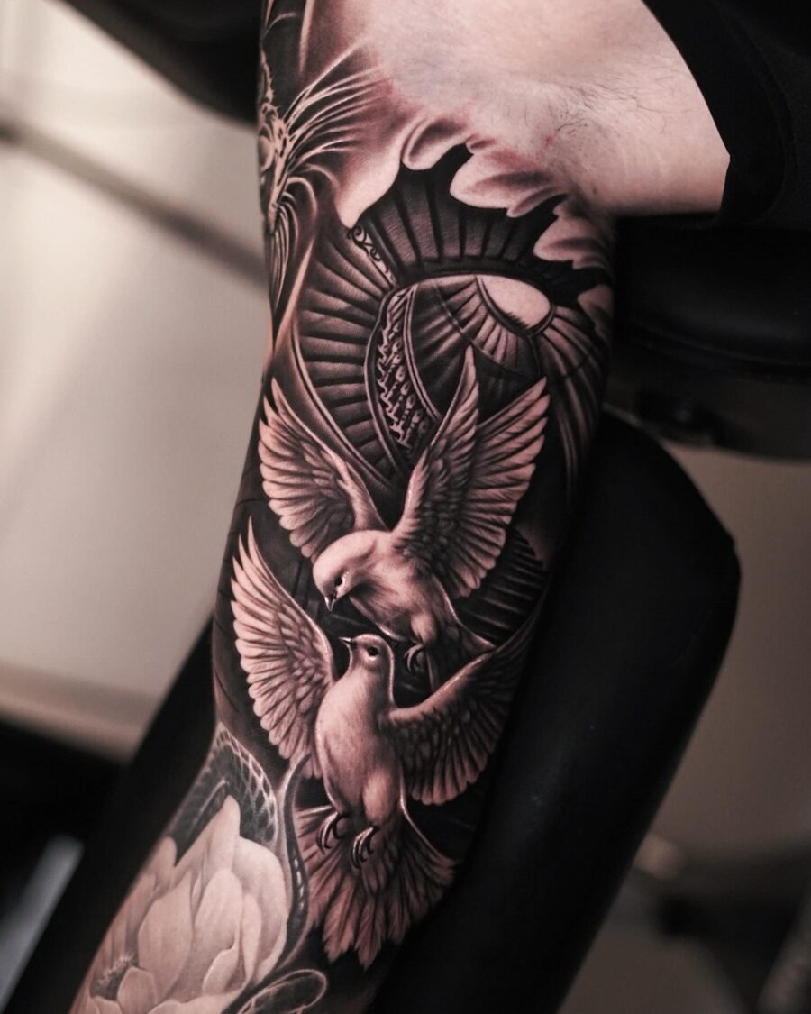 Trendy floral biceps tattoos for modern aesthetics Tattoo Design