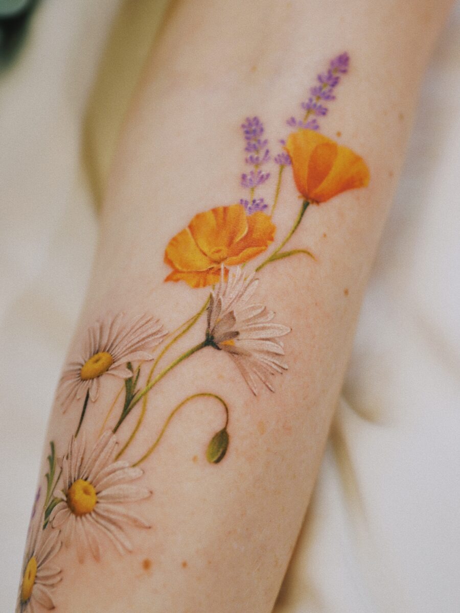 The design centers on colorful birth flower lively imagery that reads clearly at a glance.
