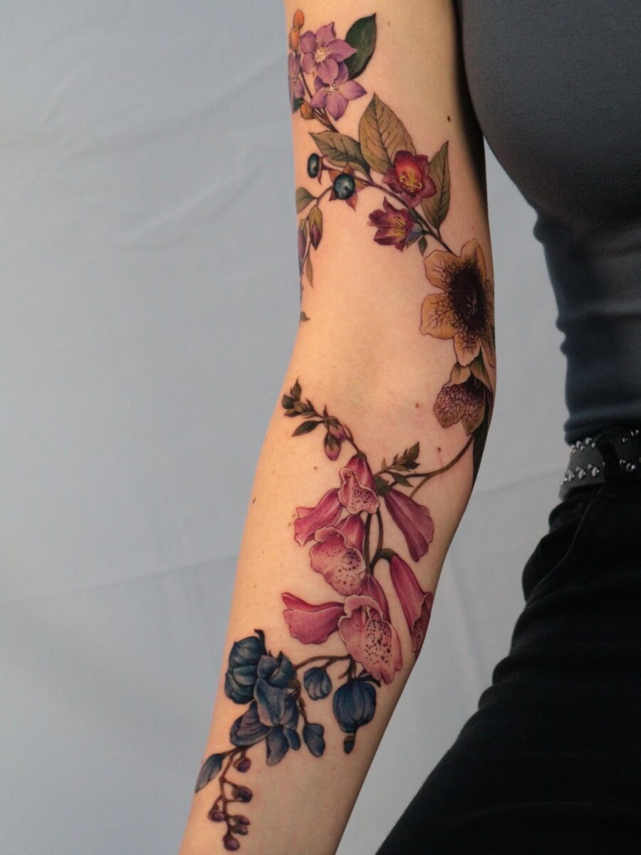 The design centers on stunning floral sleeve inspiration imagery that reads clearly at a glance.
