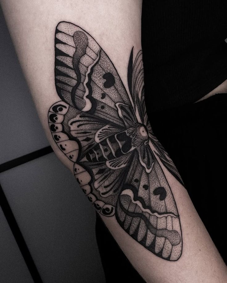 Shattered Heart Blackwork Tattoo Tattoo Design