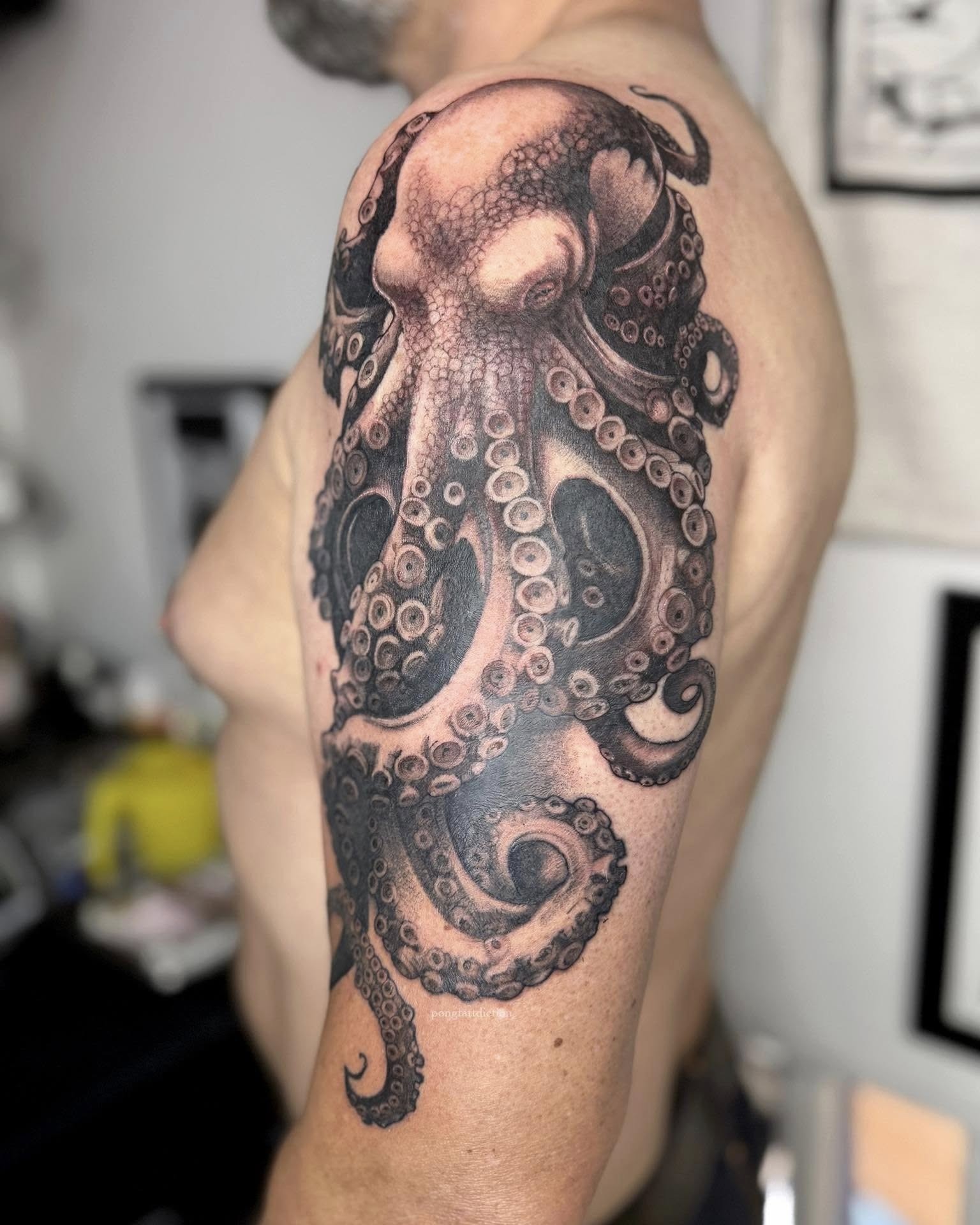 Black and Grey Octopus Shoulder Tattoo Tattoo Design