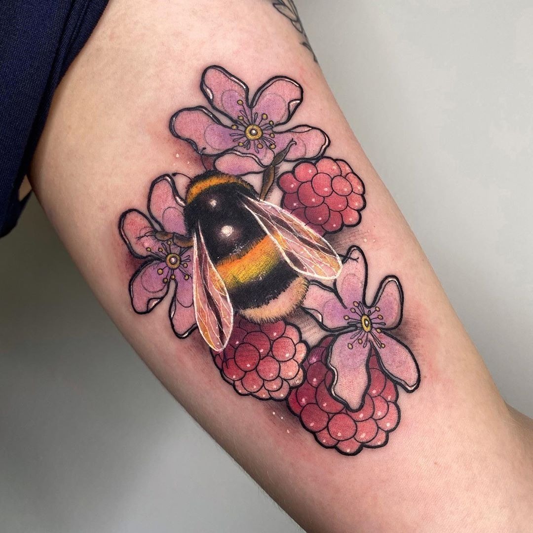 Color Bee with Blossom Cluster Tattoo Design
