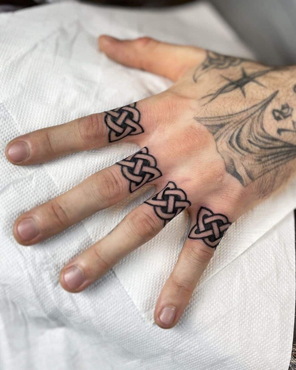 Quaternary Knot With Bold Contrast Tattoo Design