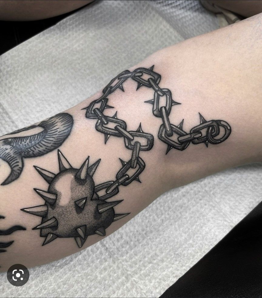 Fine-Line Chain with Thorns Tattoo Design