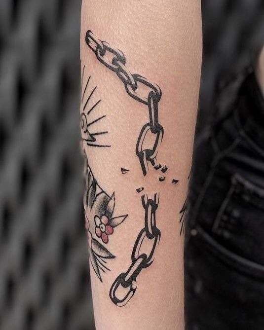 Minimal Broken Chain Accent Tattoo Design
