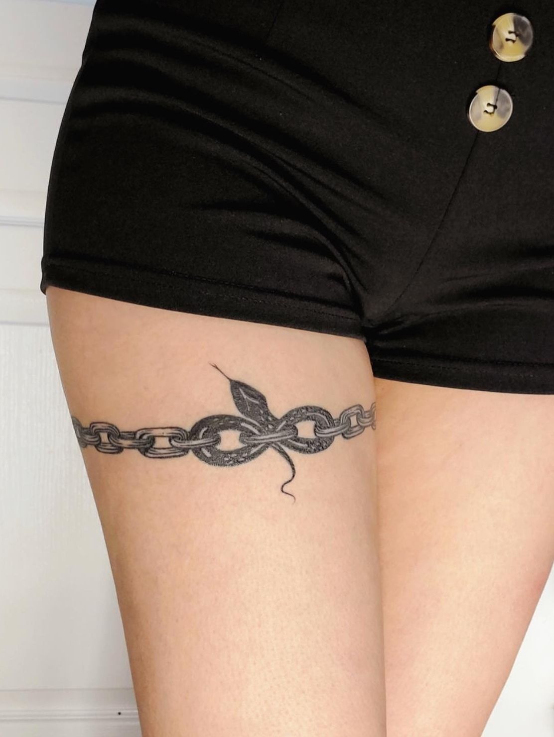 Torn Skin Chain Effect Tattoo Design