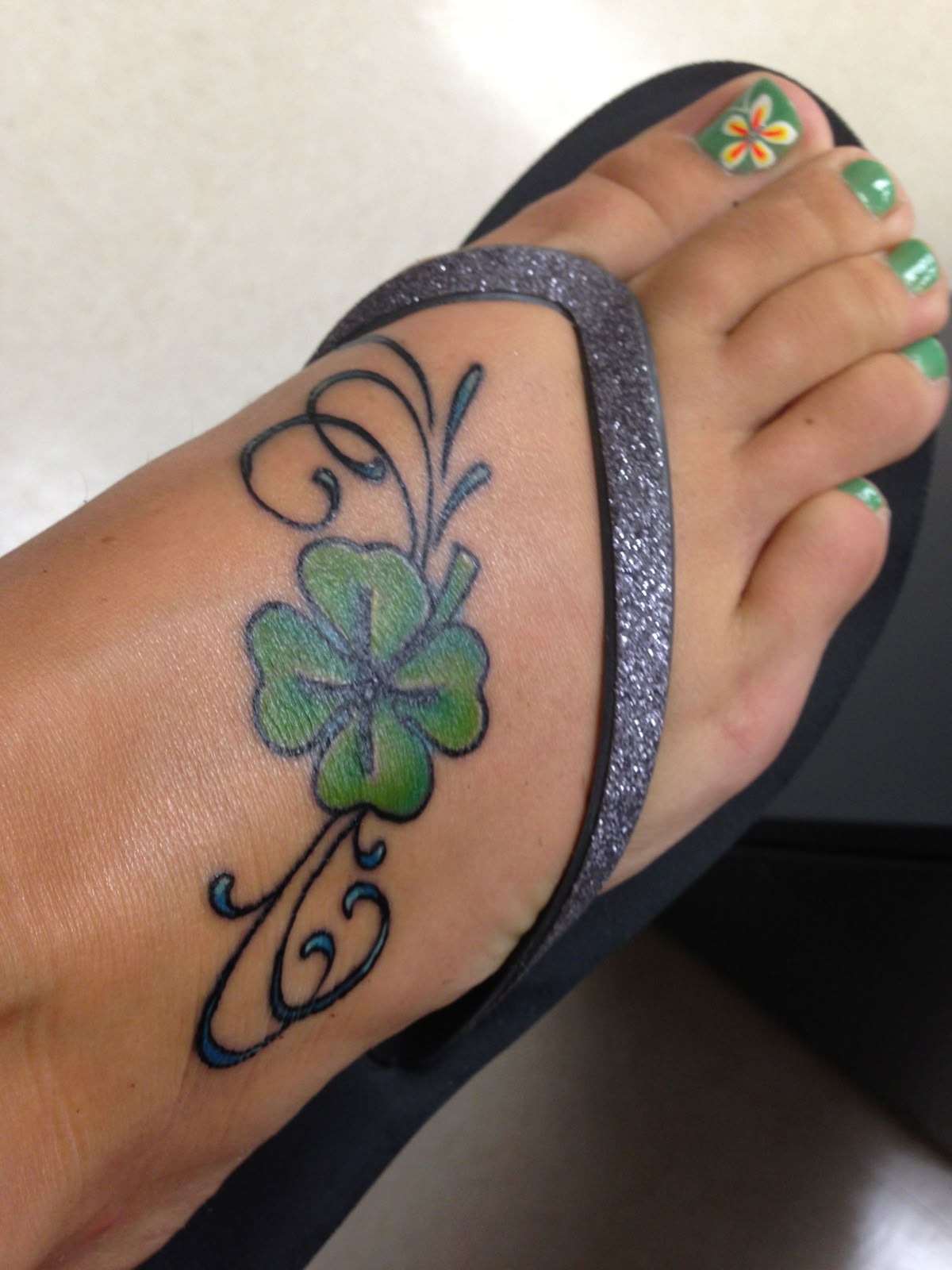 Minimal Heart Clover Wrist Tattoo Tattoo Design