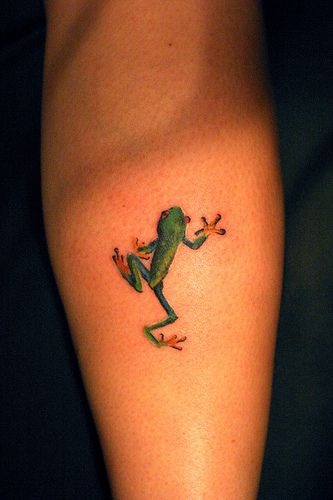 Tree Frog Climbing Tattoo Tattoo Design