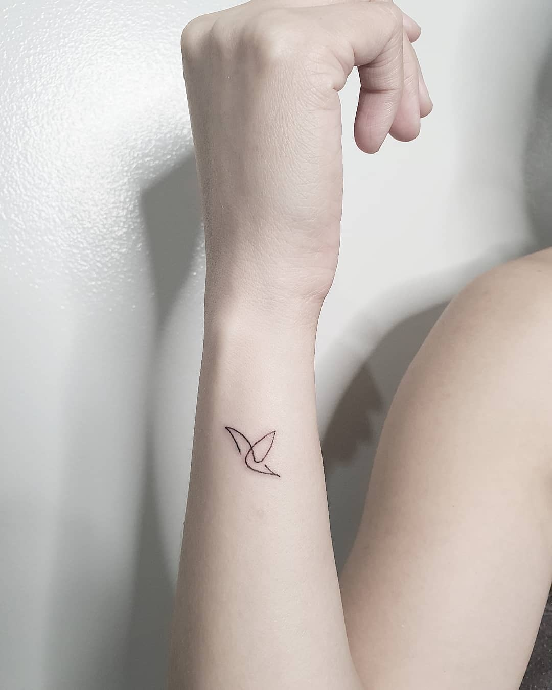 Minimalist, Single-Line, Colorful Hummingbird Tattoo Tattoo Design