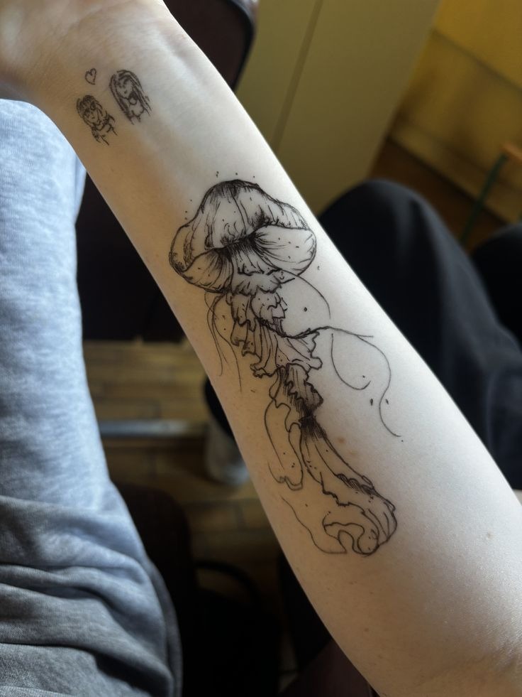 Sketch-Style Black Jellyfish Tattoo Tattoo Design