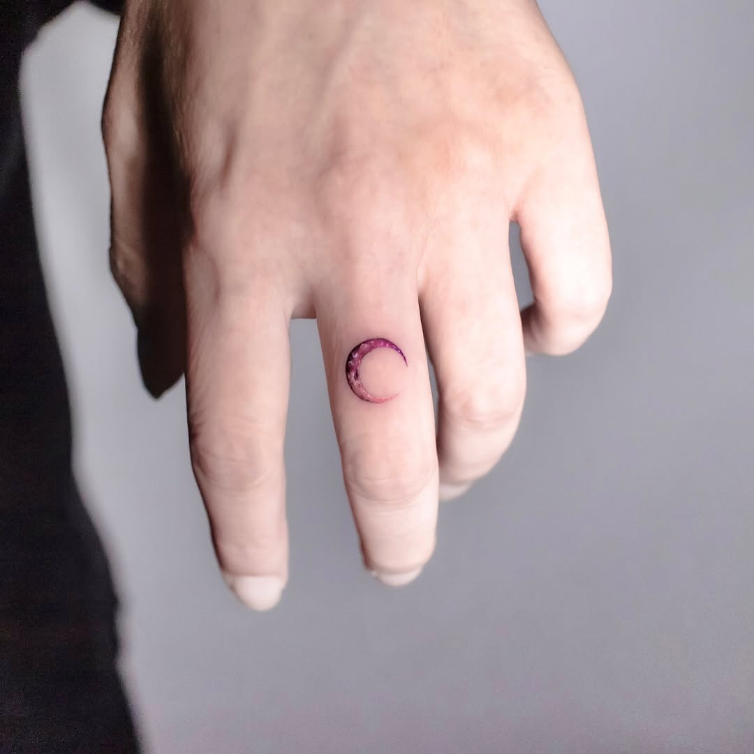 Charming crescent moon tattoo on the finger Tattoo Design