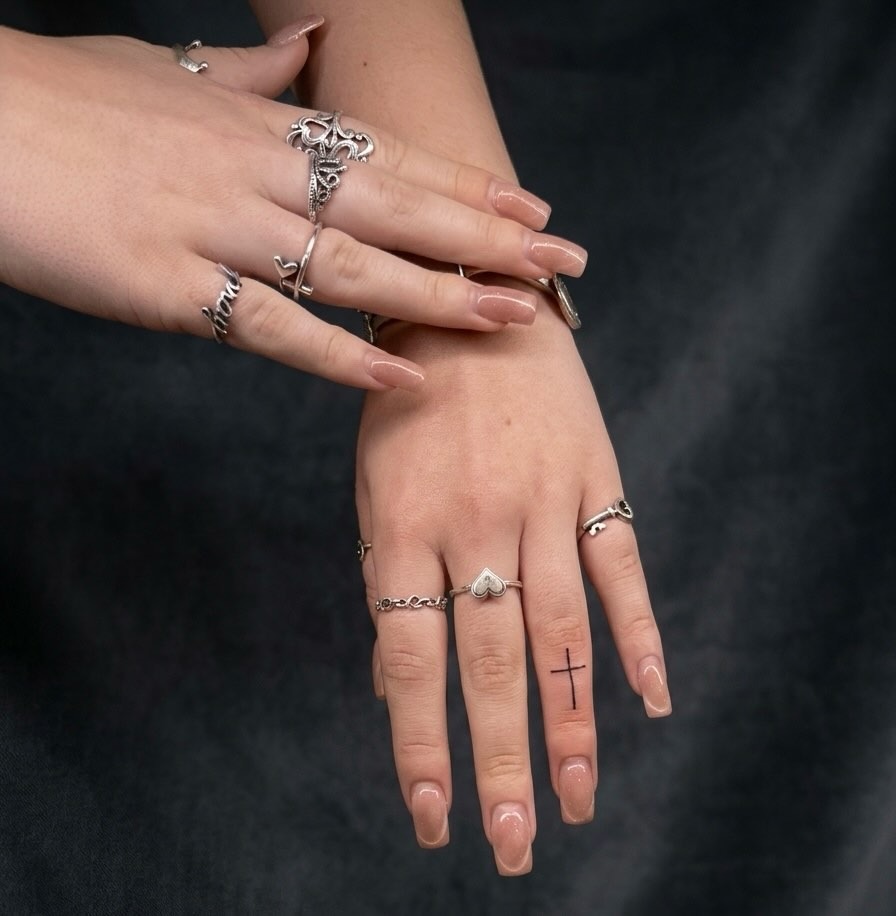 Simple Finger Cross Tattoo Tattoo Design