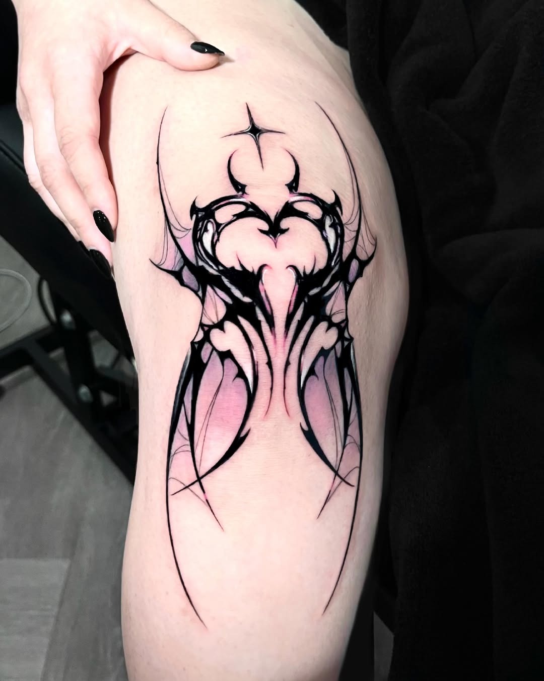 Symmetrical cybersigilism spine tattoo with interlocking barbed thorn tendrils