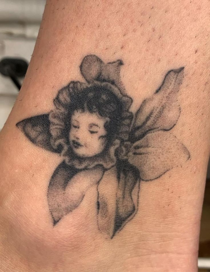 Vintage Daffodil Flower-Face Tattoo Tattoo Design