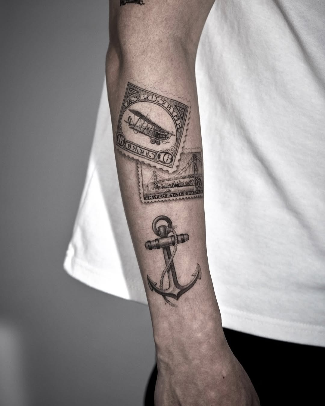 Stylish anchor tattoo with vintage motifs Tattoo Design