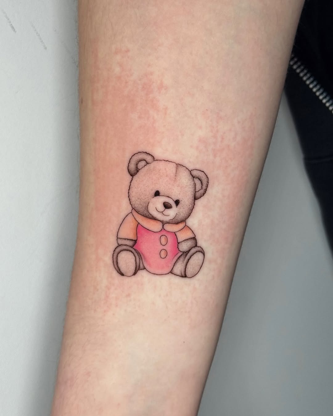 This adorable teddy bear tattoo combines warmth and nostalgia.