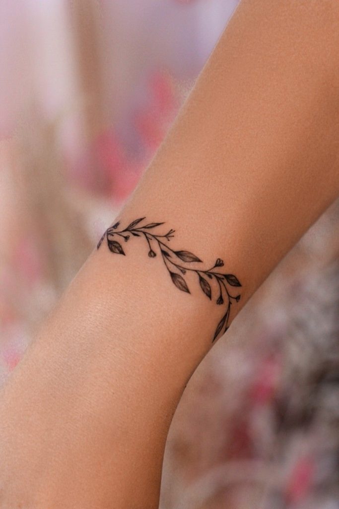 Minimalist Leaf Bracelet Tattoo Design