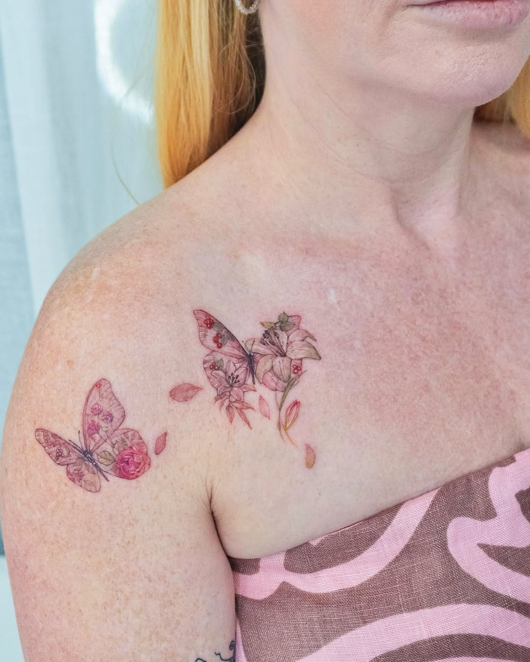 This enchanting tattoo showcases a butterfly alongside beautifully rendered flowers.
