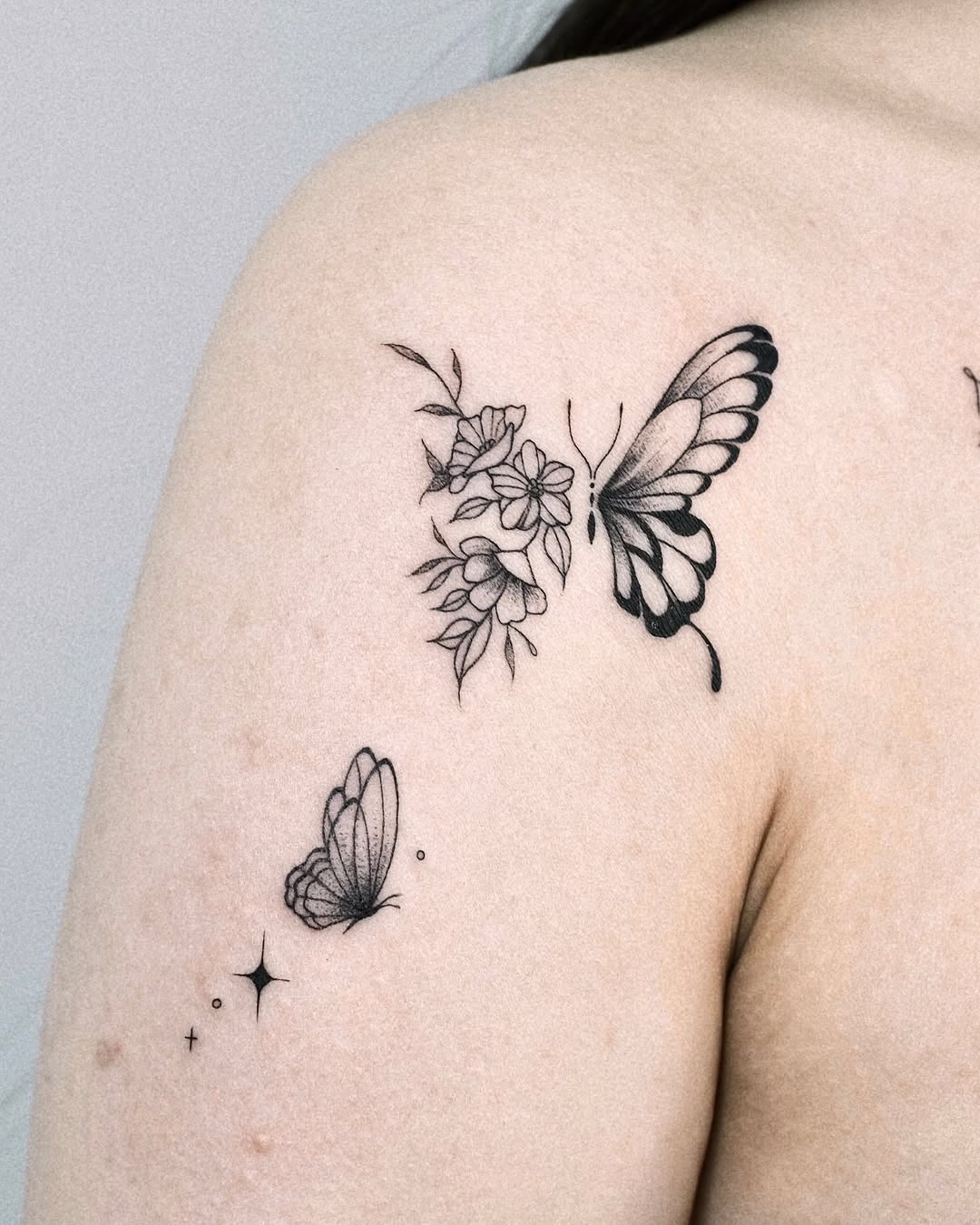 This tattoo features a stunning butterfly surrounded by delicate flowers, creating a harmonious design.