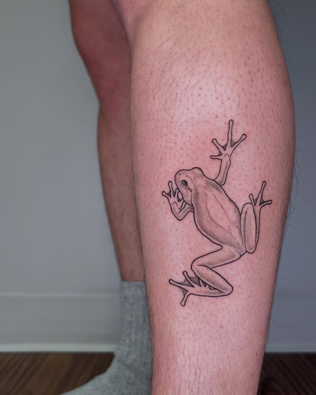 Stunning Realistic Frog Tattoo on Leg Tattoo Design