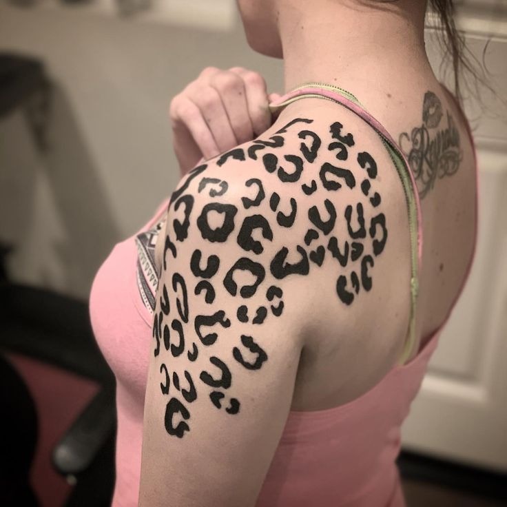 Bold Leopard Pattern Shoulder Tattoo Tattoo Design