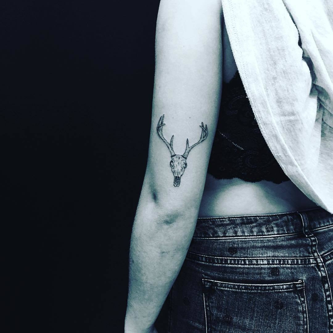 Above theelbow tattooof a skull Tattoo Design