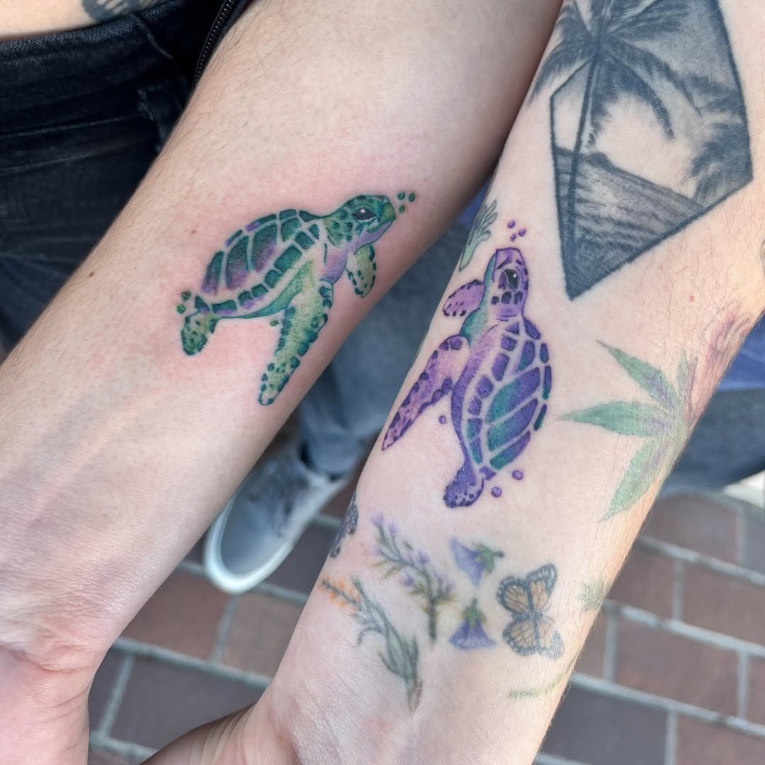Vibrant Sea Turtles in Stylish Ink Tattoo Design