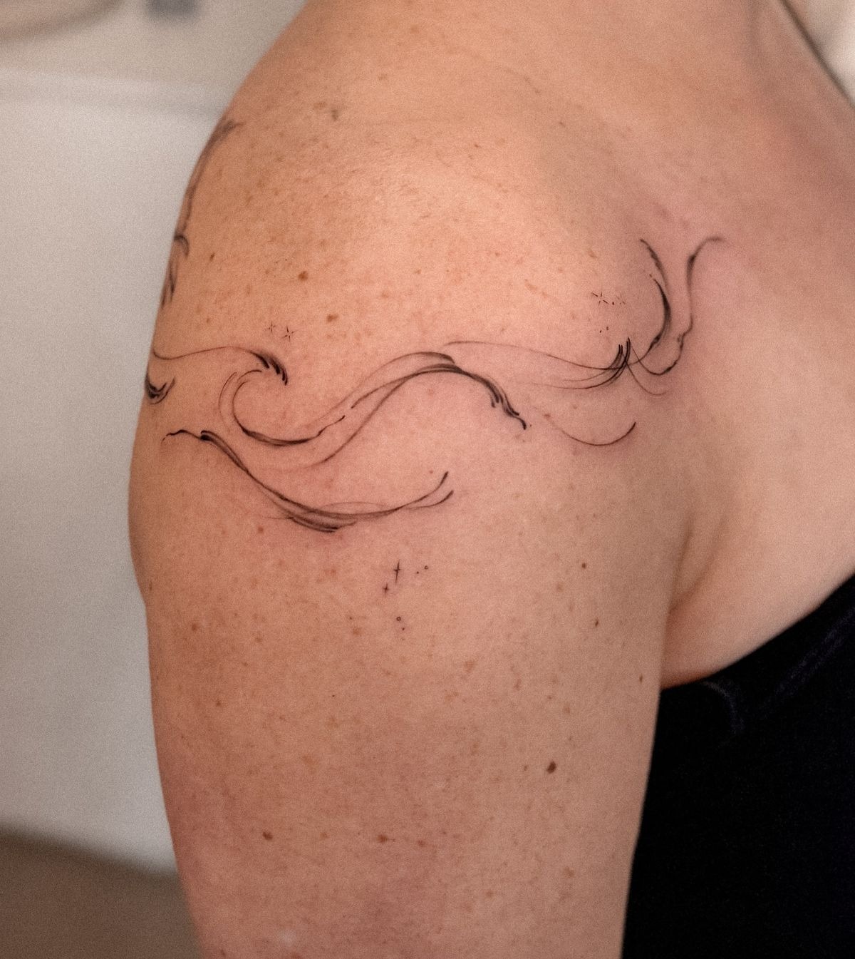 Soft Shoulder Wave Tattoo Tattoo Design