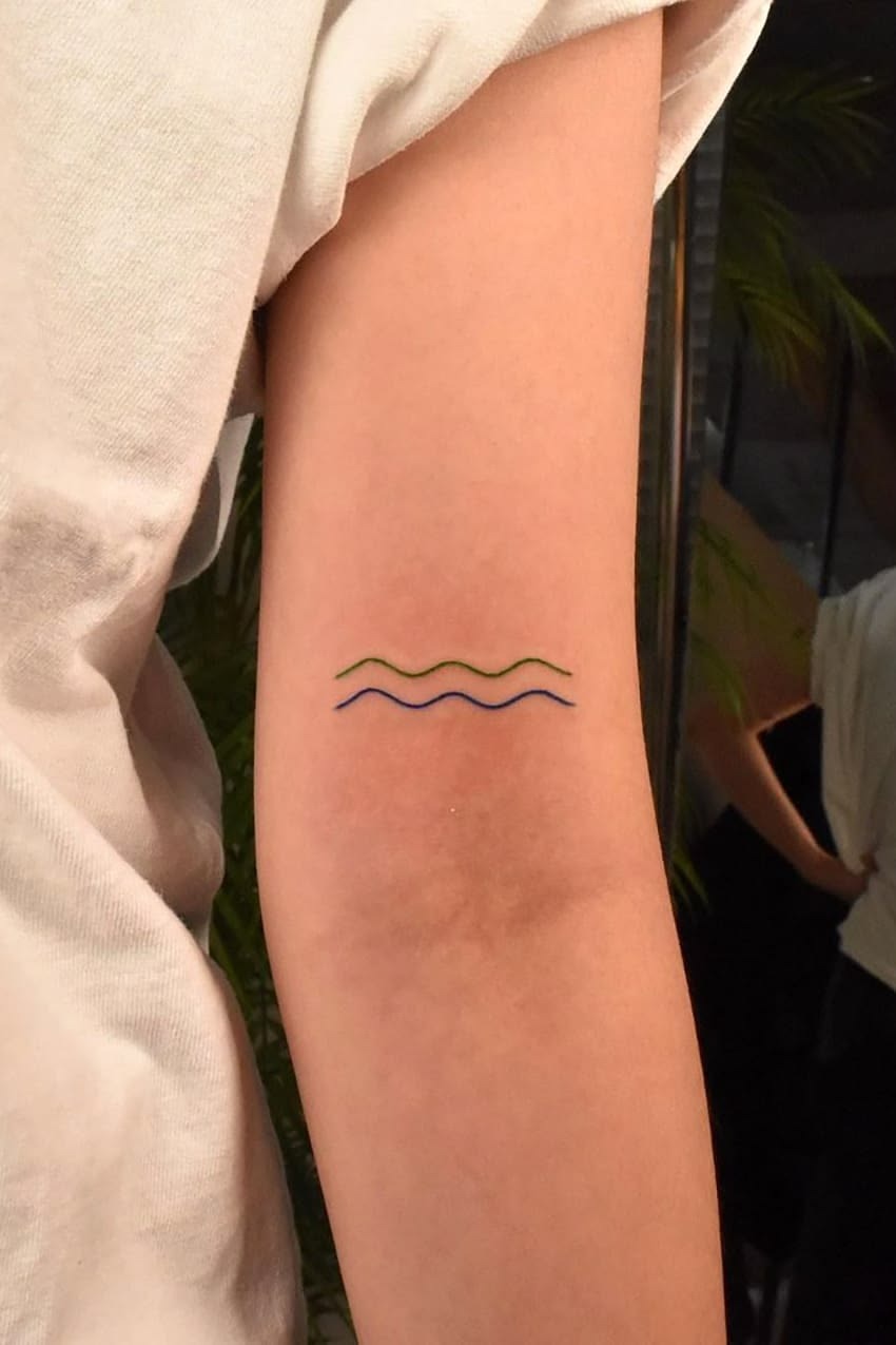 Two-Color Minimal Wave Tattoo Tattoo Design
