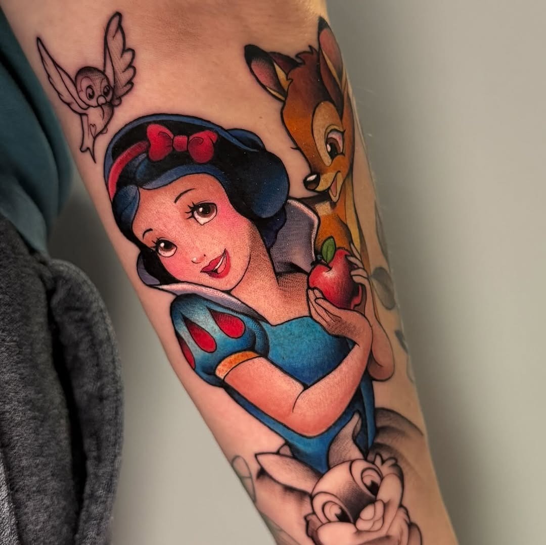This Snow White tattoo captures her enchanting essence beautifully.
