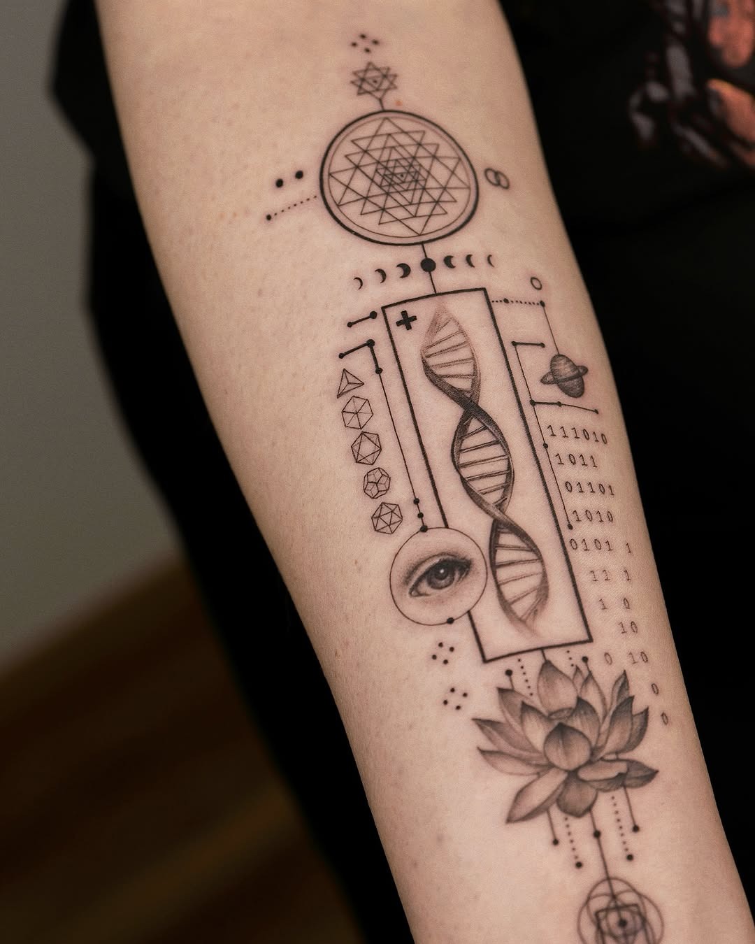This tattoo features a captivating blend of geometric shapes and a DNA helix.