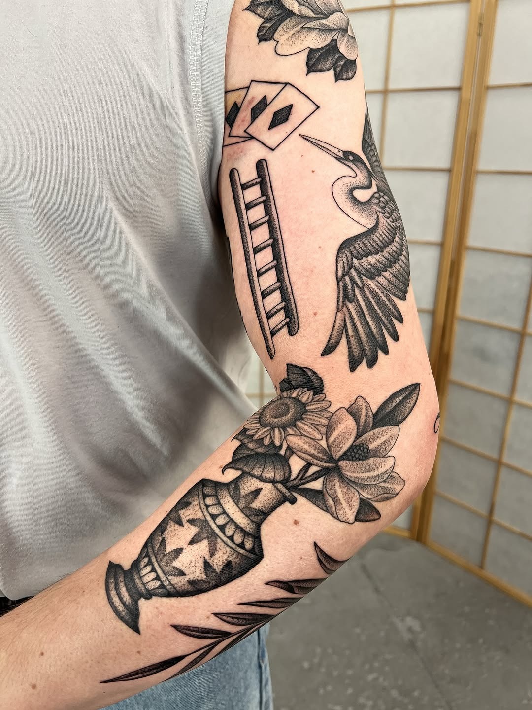 This tattoo showcases a harmonious blend of nature and artistry.