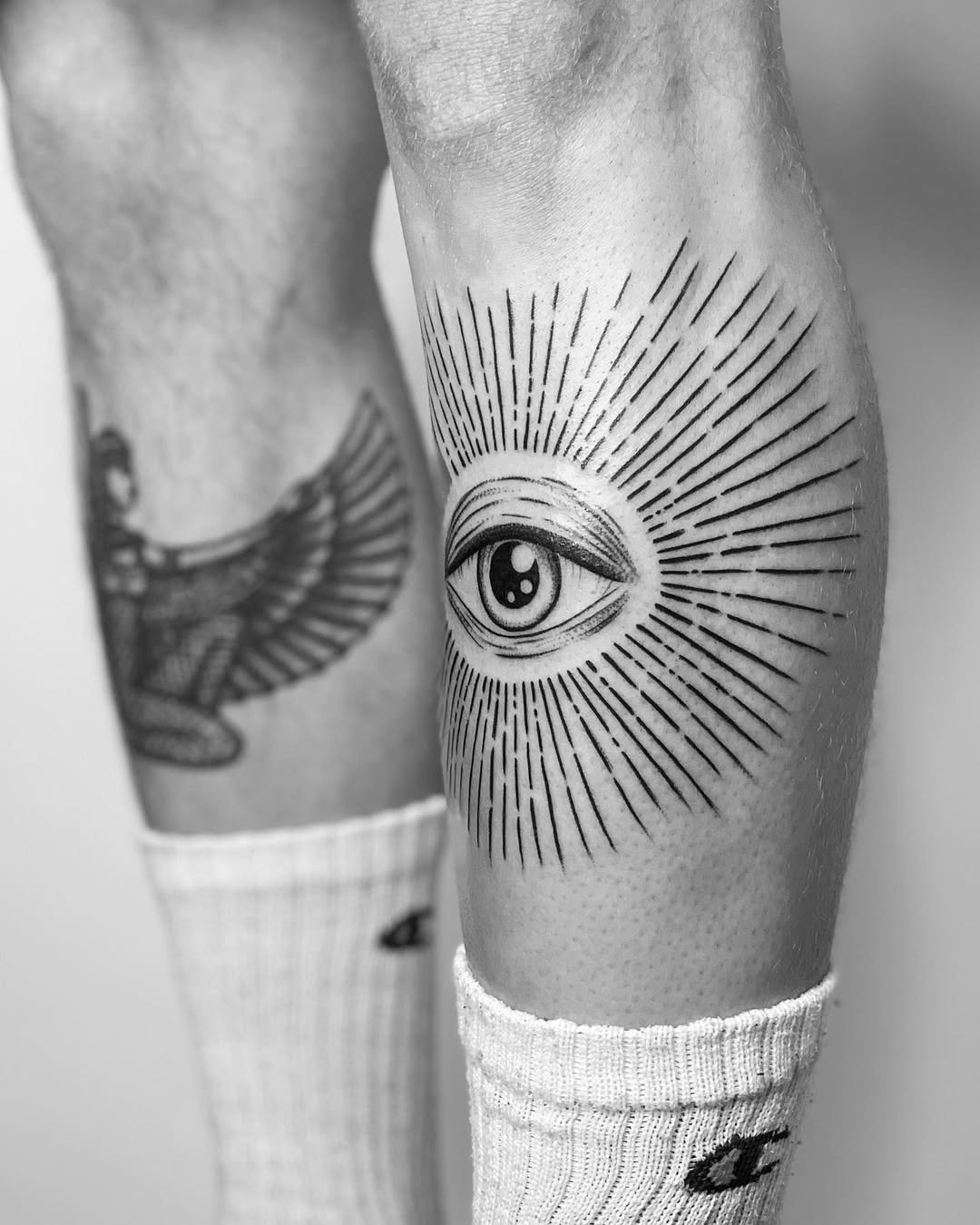 Striking Eye Tattoo with Radiating Lines Tattoo Design