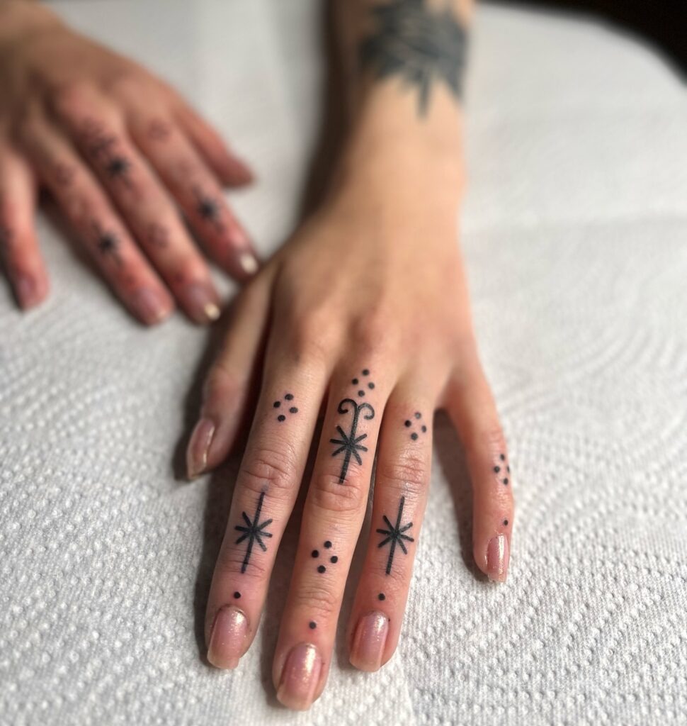 Bold Leaf Finger Tattoos Tattoo Design