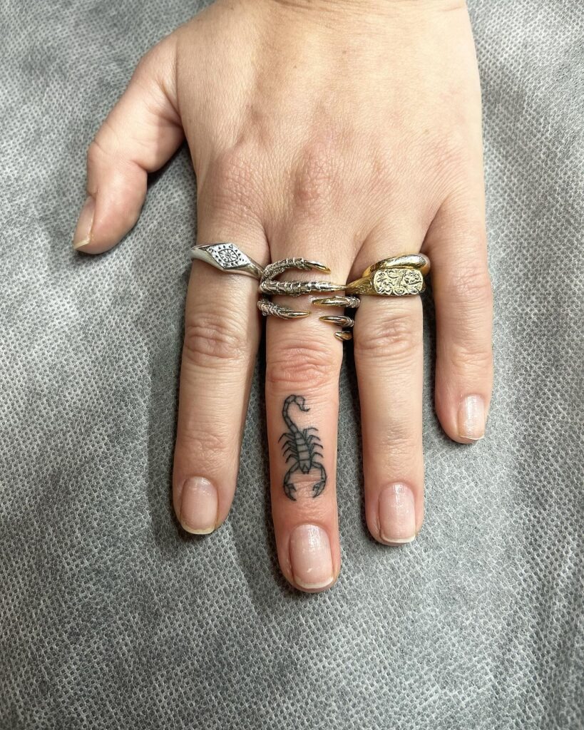 Elegant Floral Finger Tattoos Tattoo Design