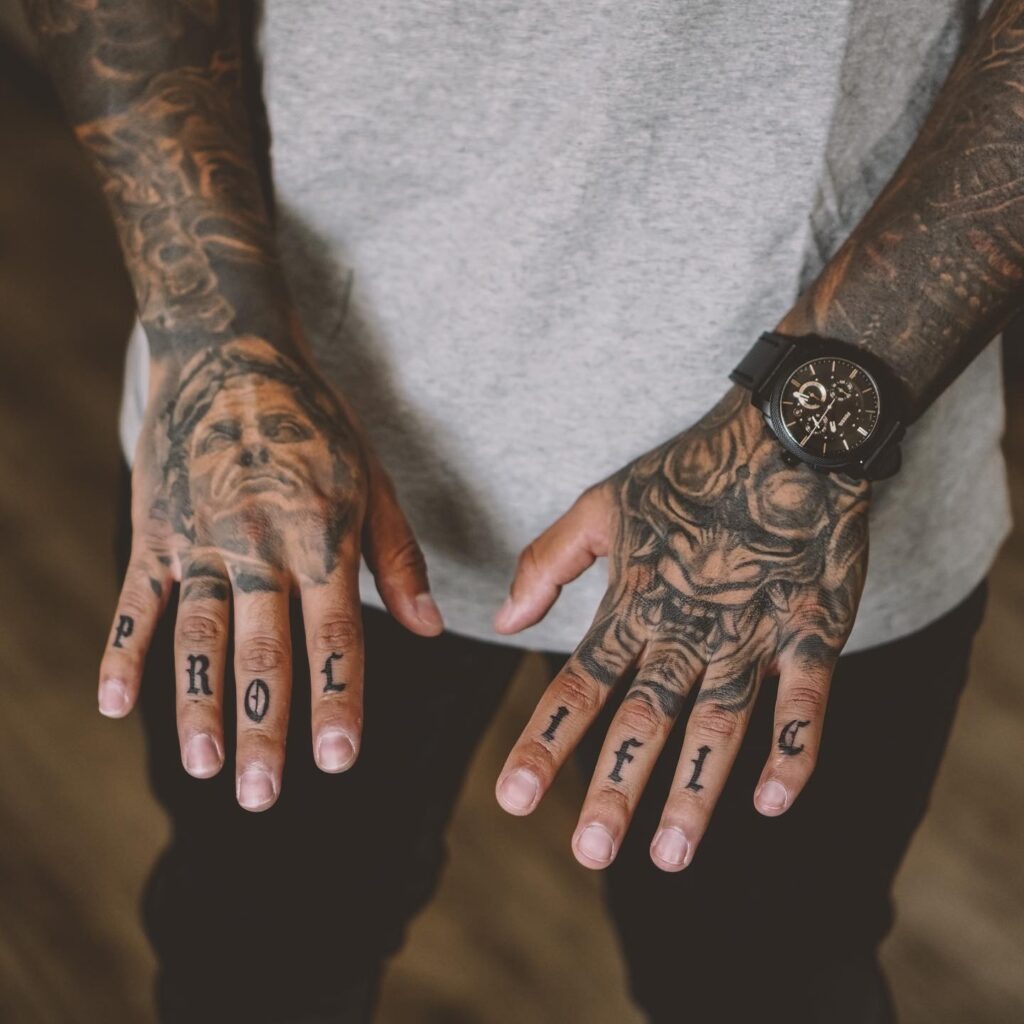 “STAY TRUE” Script Finger Tattoos with Ornamental Dots Tattoo Design