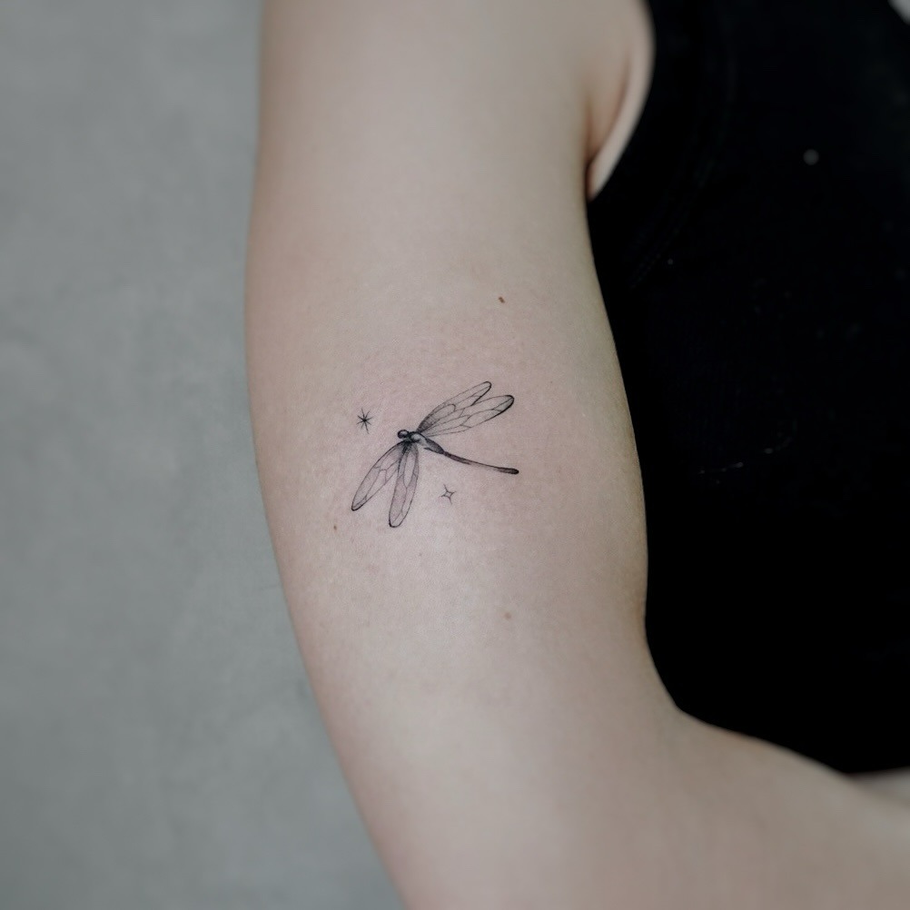 This tattoo features a beautifully crafted firefly design that combines elegance with simplicity.
