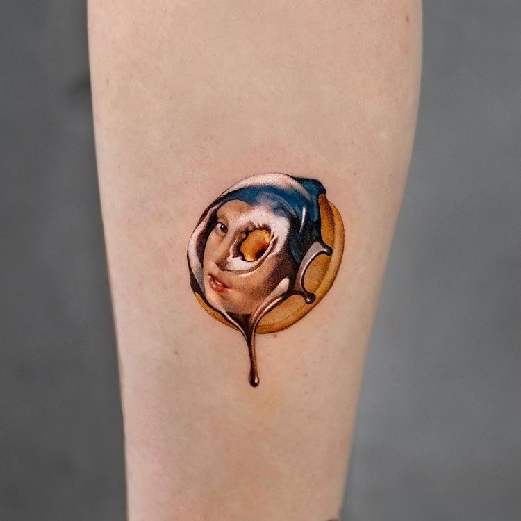Intricate gourmet ink of Mona Lisa egg. Tattoo Design