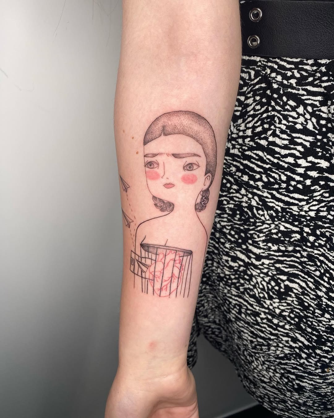Intricate Frida Kahlo tattoo featuring florals Tattoo Design